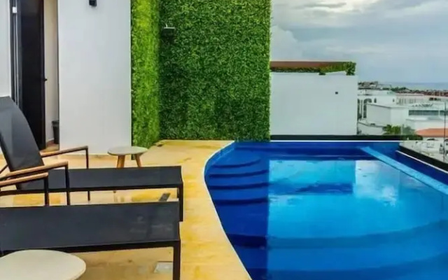 3 Min Walk To Beach, AC, Rooftop Ocean Views