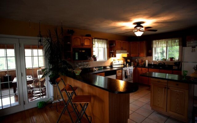 Laughing Waters Bed & Breakfast and Vacation Rental