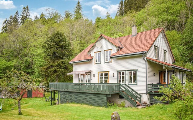 Awesome Home in Lonevåg With 4 Bedrooms and Wifi