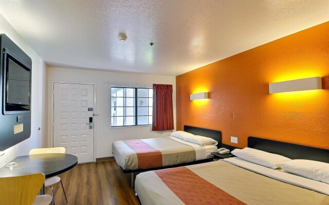 Motel 6 Thousand Oaks, CA