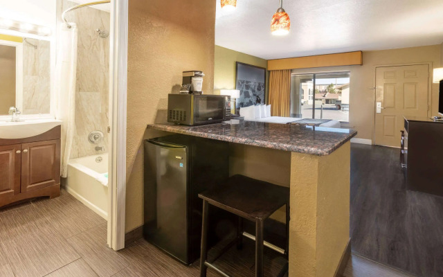 Super 8 by Wyndham Conference Center NAU/Downtown