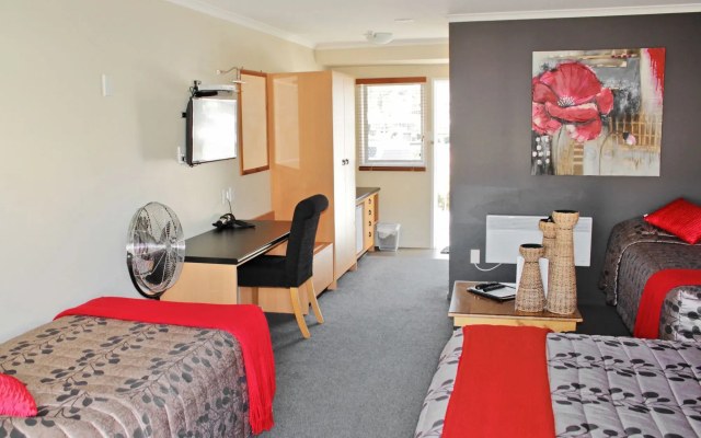 Picton Beachcomber Inn