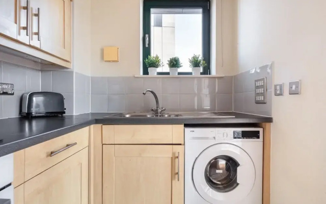 Charming 1BR Near Tower Bridge Walks