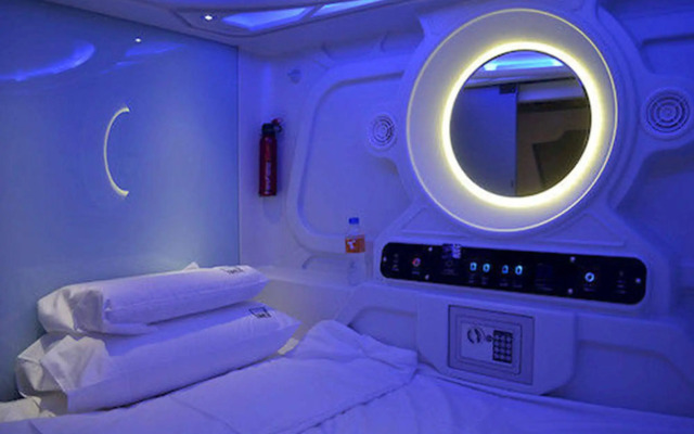 Lavish Capsule