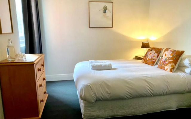 The Barkly Bistro Bar & Accommodation