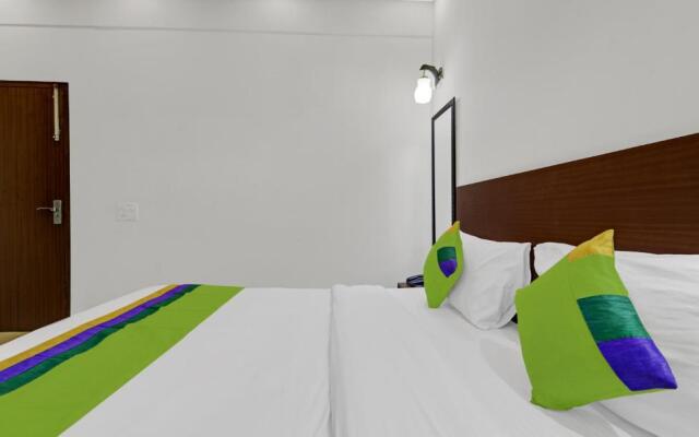 Treebo Noida Grand