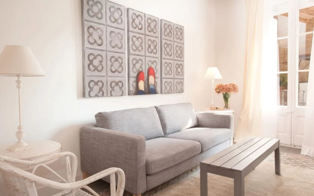 Modern 3 Bedroom Flat With Terrace in Lesseps