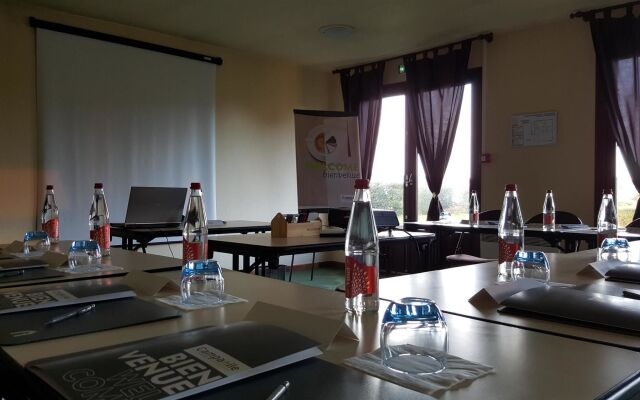 Le 2 by HOTEL AKENA LA FERTE BERNARD