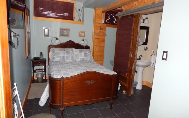 Blue Tin Roof Bed & Breakfast