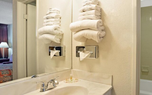 Siegel Suites 7th Street Apartments