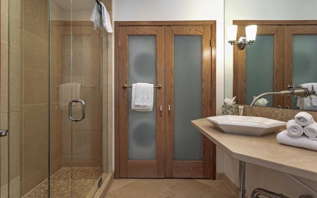 Townsend Place A107 2 Bedroom Condo by RedAwning