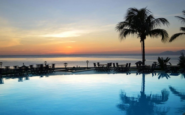 Sandy Beach Non Nuoc Resort