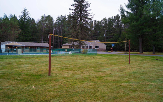 Sullivan Trail Inn & Suites