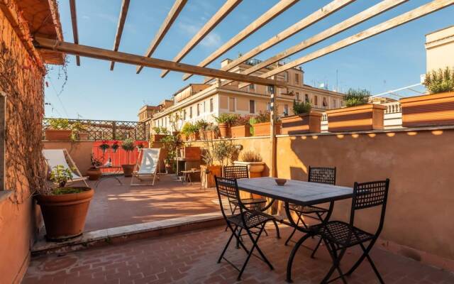 Trastevere Romantic Terraced Apartment