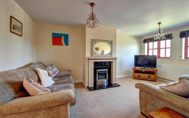 28 Barnes Meadow