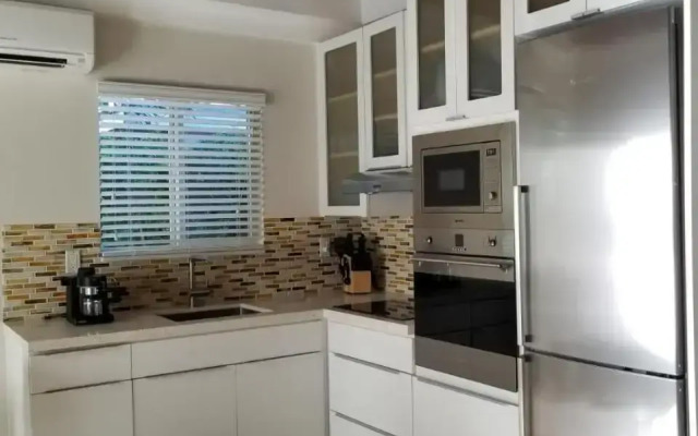 LUXURY Guayabita's House