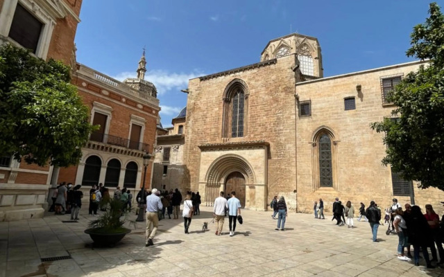 Cosy studio at the Cathedral with WiFi