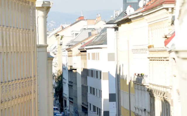 Stylish, Cosy & Central "Self-Check-In" Apartment