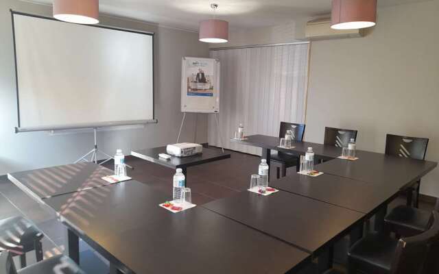 Brit Hotel Confort Montauban