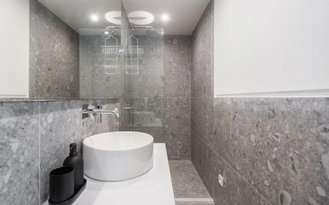 LIV Athinum 1 - Luxury Apartment 3B