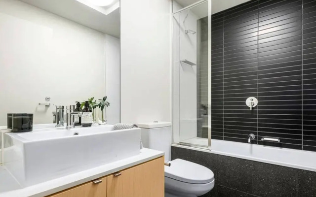Spacious 2 Bedroom Inner City Townhouse with Private Rooftop