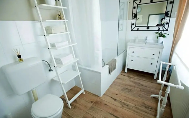B&B Lakeview