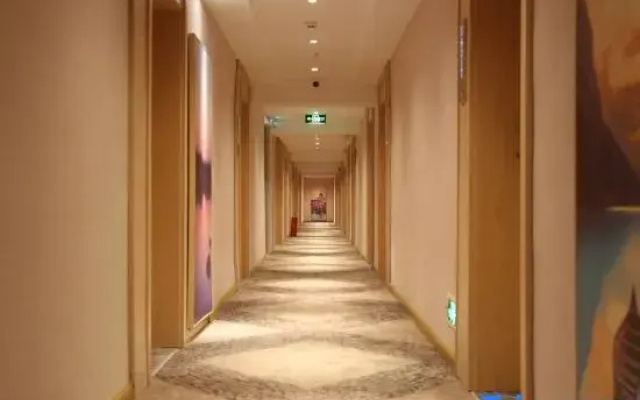 Vienna Hotel（Lianyuan Stadium Store）