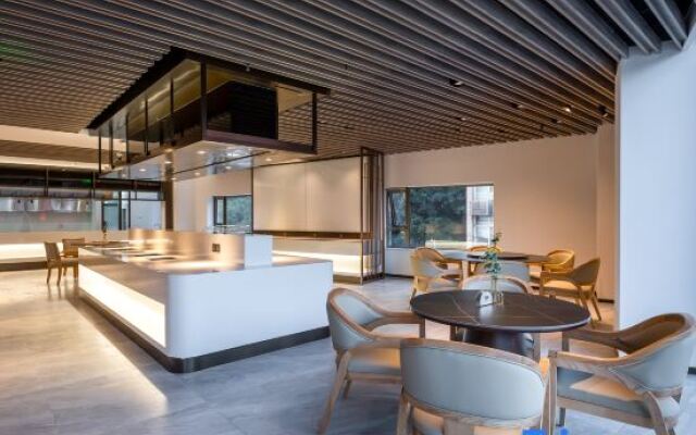 Rezen Winterless Hotel Chongqing