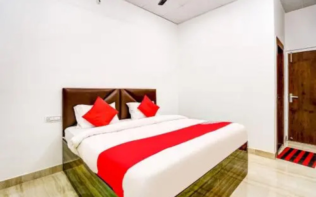 Hotel Royal Villa by OYO Rooms