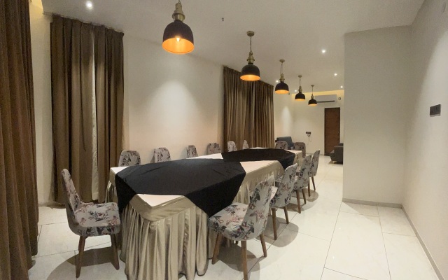 Hotel Lunar Stays