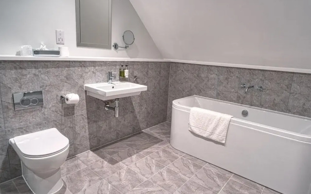 Cotswold Club Apartment Ash 2