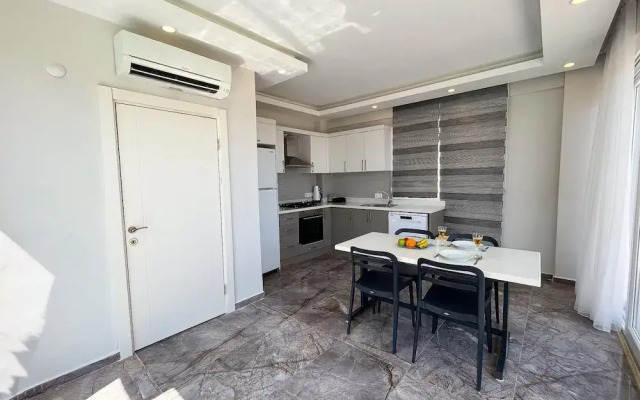 Villa With Private Pool Garden - All Rooms w AC