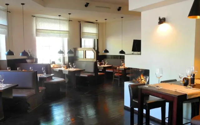 MediTerra Hotel & Restaurant