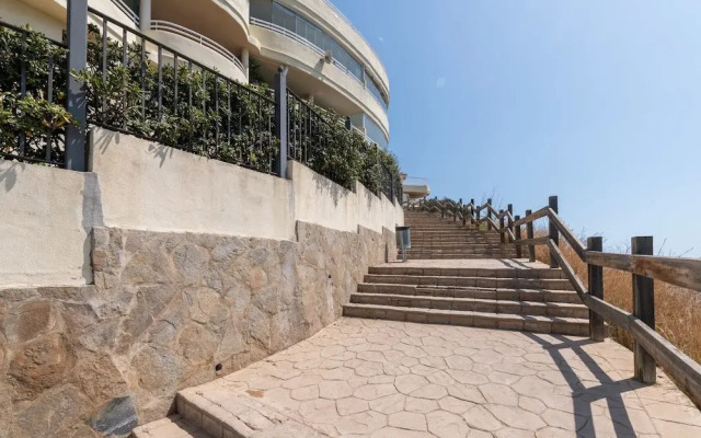 Costa Quebrada - Beachfront 3BR Apartment With Huge Terrace & Sea Views