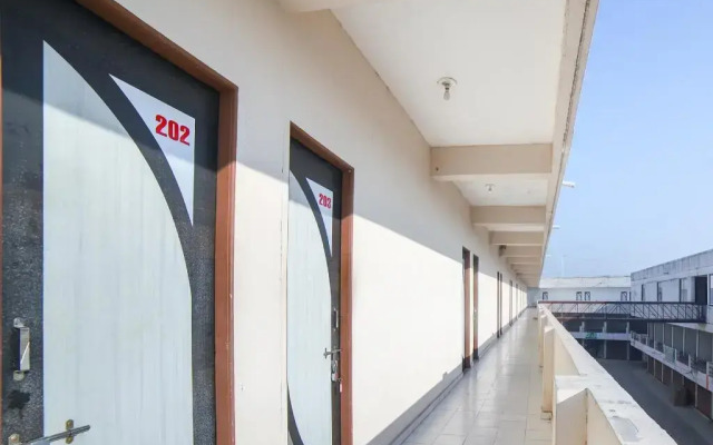 Om Restaurant And Guest House by OYO Rooms