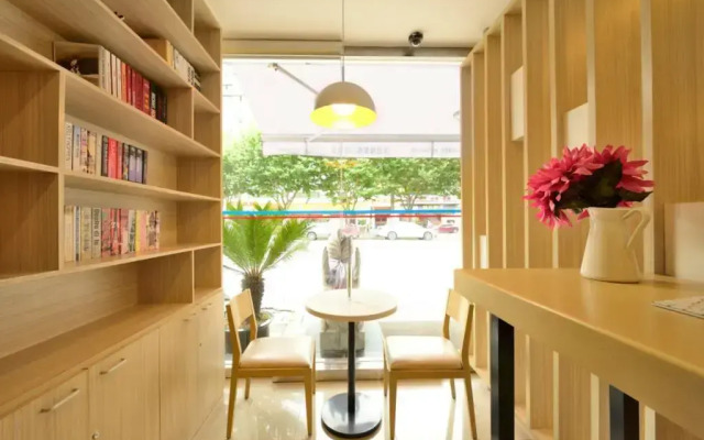 Hanting Express (Xi'an Mingdemen Xi’an Shiyou University)