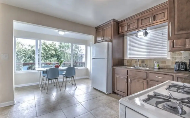 Renovated 2BR Lake View Condo