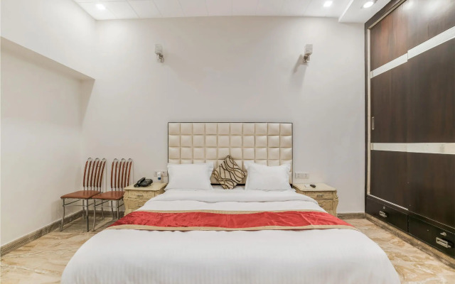 OYO 14231 Santosh Residency