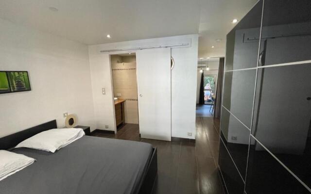 Spacieux F2 climatisé proche de la mer