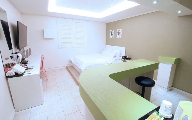 Hotel S