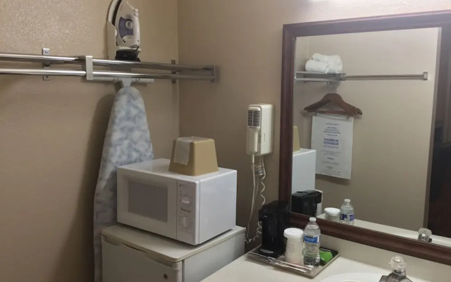 Executive Inn & Suites