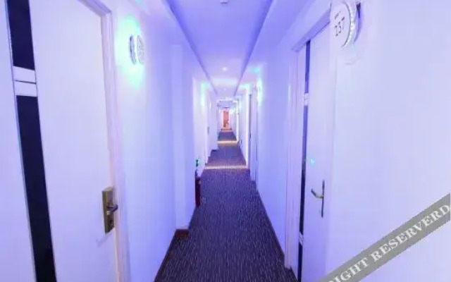 Yixin Business Hotel (Changchun Railway Station Heishui Road)