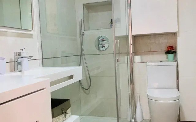 Cathedral Studio, Luxury studio in Cathedral area, Parking Optional
