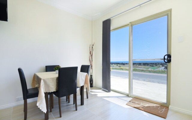 The Oasis - 6 Turnberry Drive, Links Lady Bay