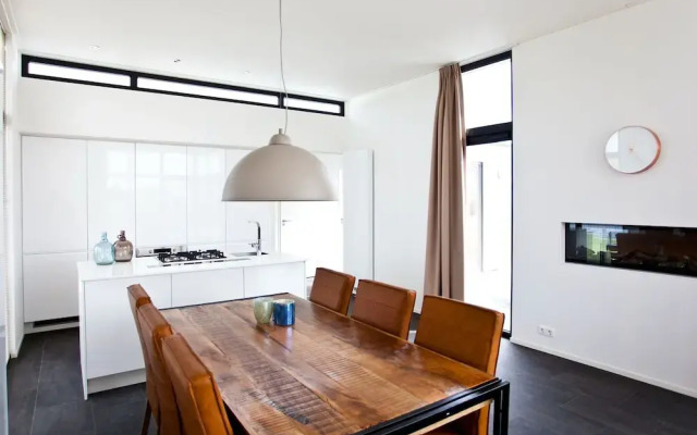 Modern Holiday Home 600 m From the sea