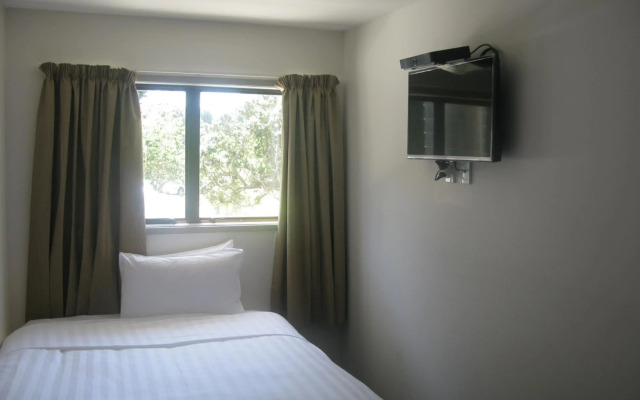 Greenlane Motel