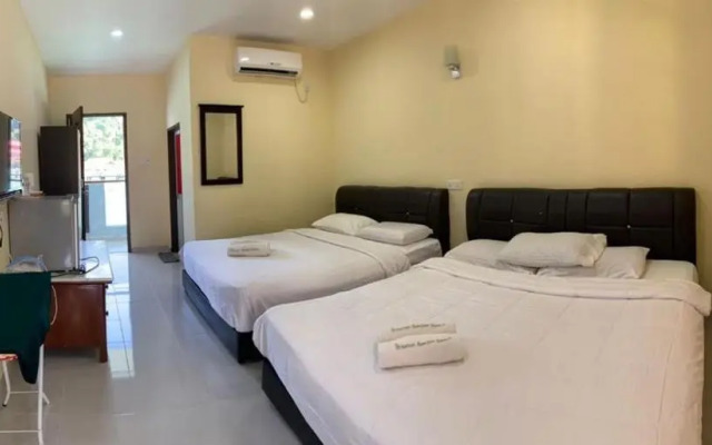 Penarak Bamboo Beach Motel