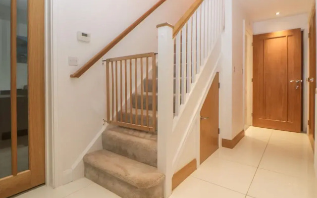 2 White Rock Court