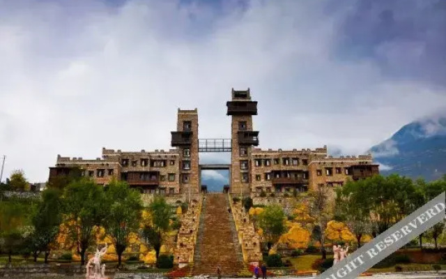 Qiangwang Guanzhai Qiangwenhua Theme Hotel