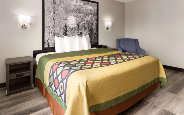 Super 8 by Wyndham Burnham/Lewistown